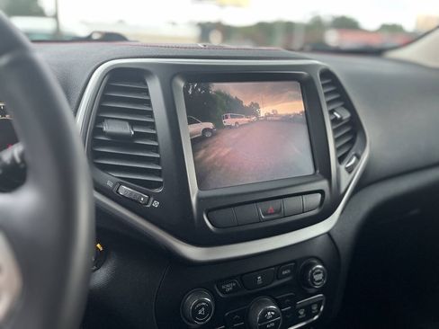 Used 2014 Jeep Cherokee Trailhawk w/ Comfort/Convenience Group AWD/4WD image 26