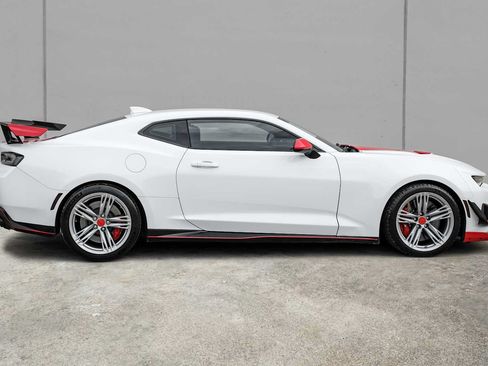 Used 2018 Chevrolet Camaro ZL1 RWD image 7