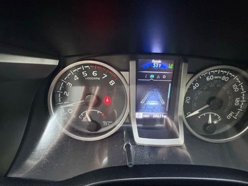 Used 2023 Toyota Tacoma SR5 AWD/4WD image 31