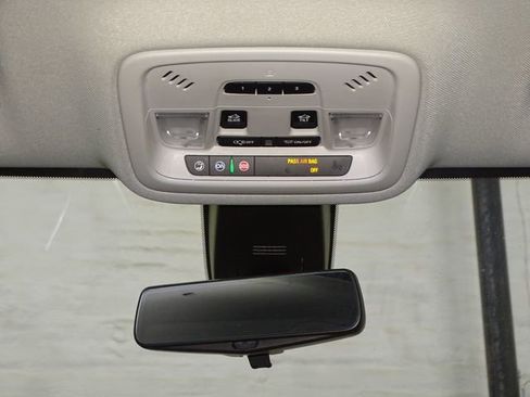 Used 2020 Chevrolet Traverse Premier image 35