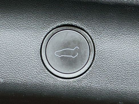 Used 2023 Tesla Model Y Long Range image 32