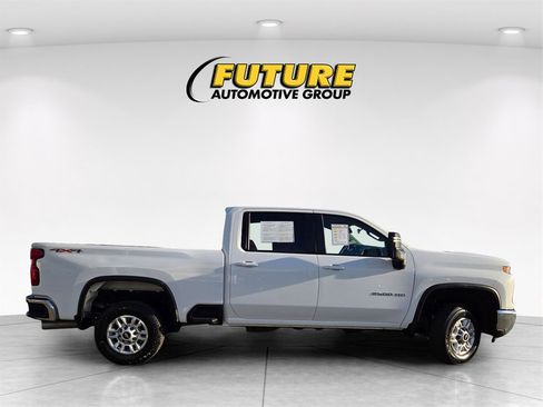 Used 2024 Chevrolet Silverado 2500 LT image 3