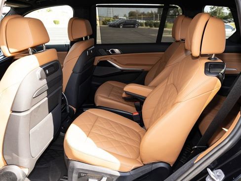 Used 2025 BMW X7 xDrive40i w/ M Sport Package AWD/4WD image 47