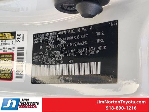 Used 2025 Toyota Sienna XLE AWD/4WD image 33