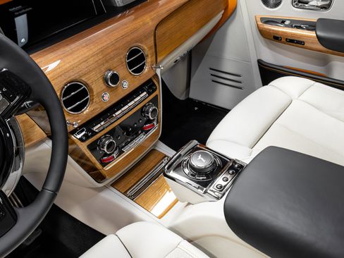 Used 2019 Rolls-Royce Phantom Sedan image 85