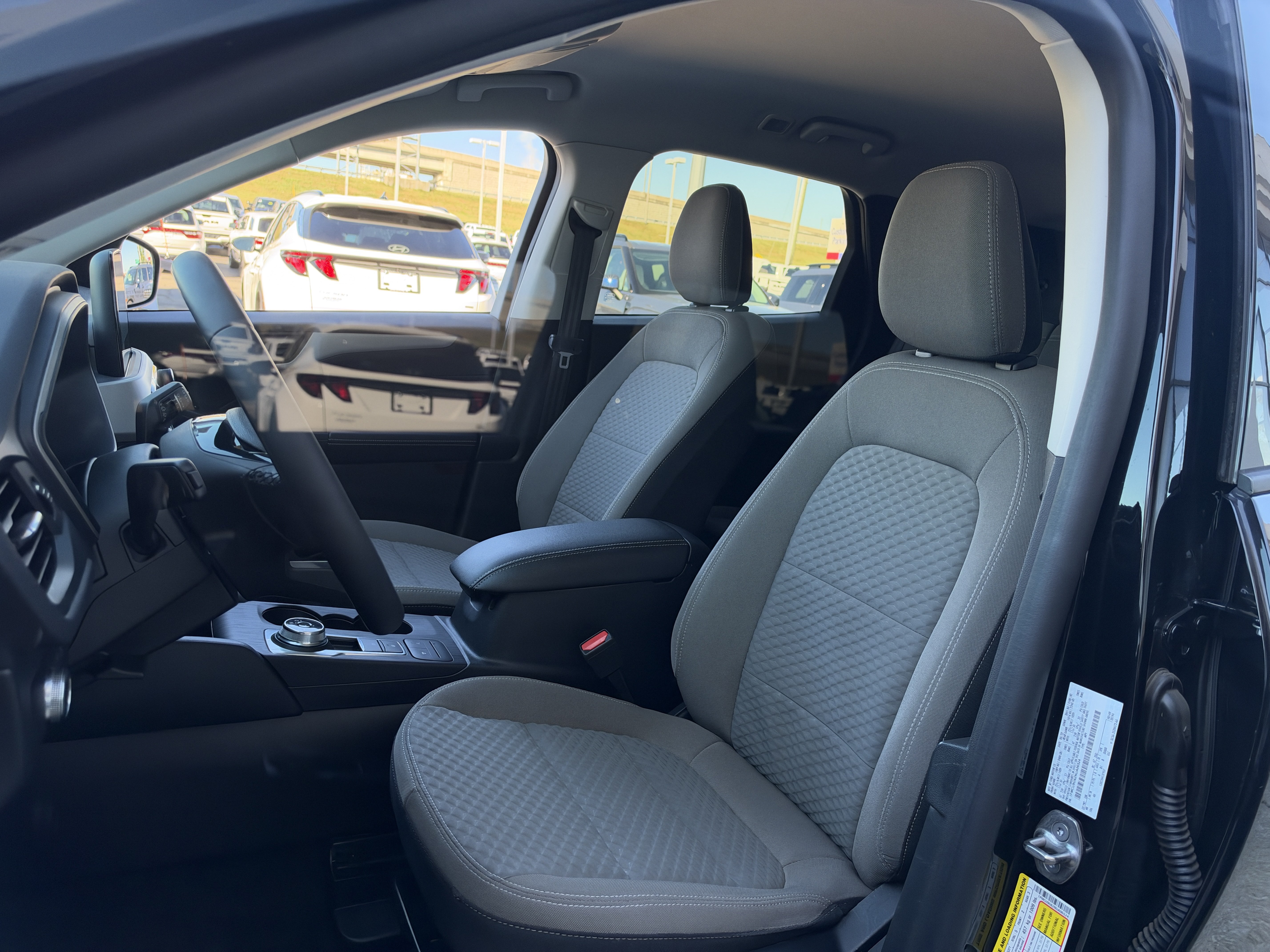 Used 2022 Ford Escape SE w/ Cold Weather Package AWD/4WD image 29