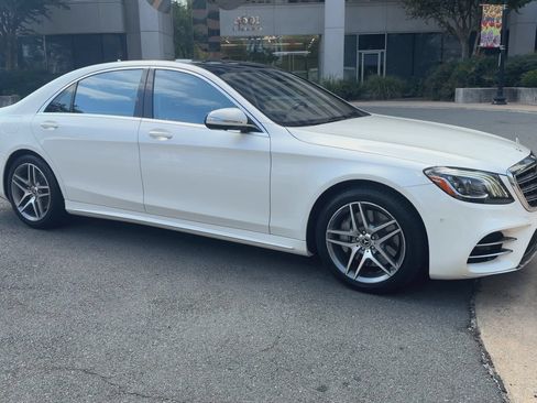 Used 2019 Mercedes-Benz S 560 4MATIC Sedan w/ AMG Line Exterior image 2
