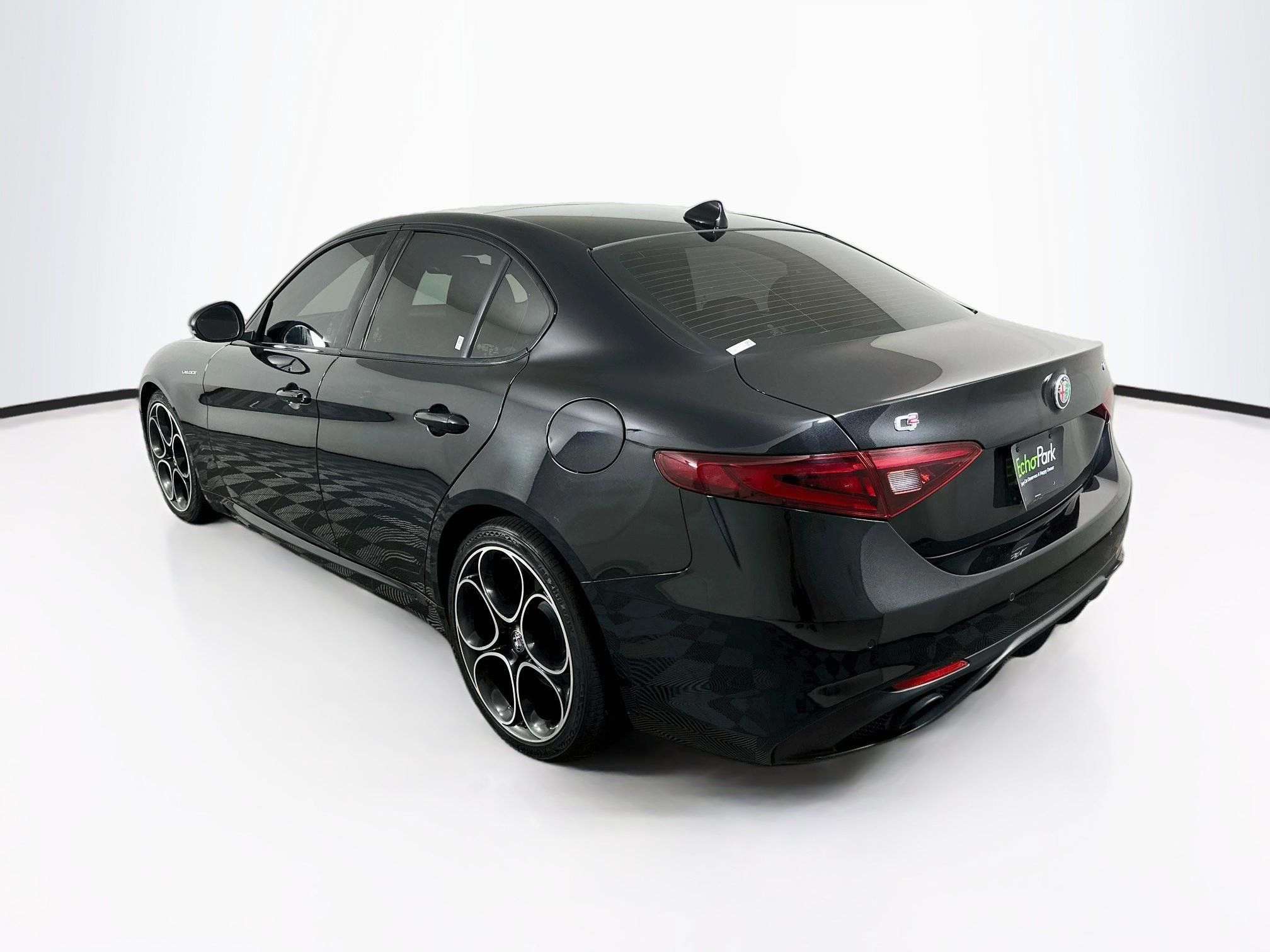 Used 2023 Alfa Romeo Giulia Veloce RWD image 5