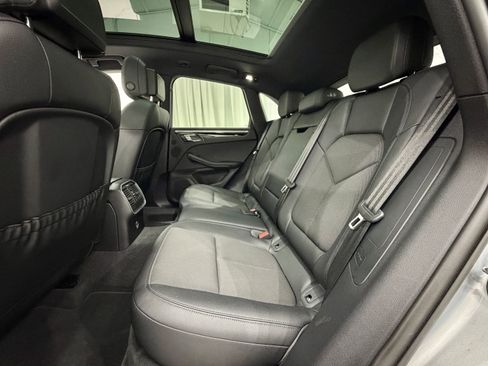 Certified 2022 Porsche Macan image 20