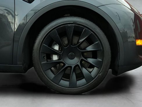 Used 2024 Tesla Model Y Long Range image 13