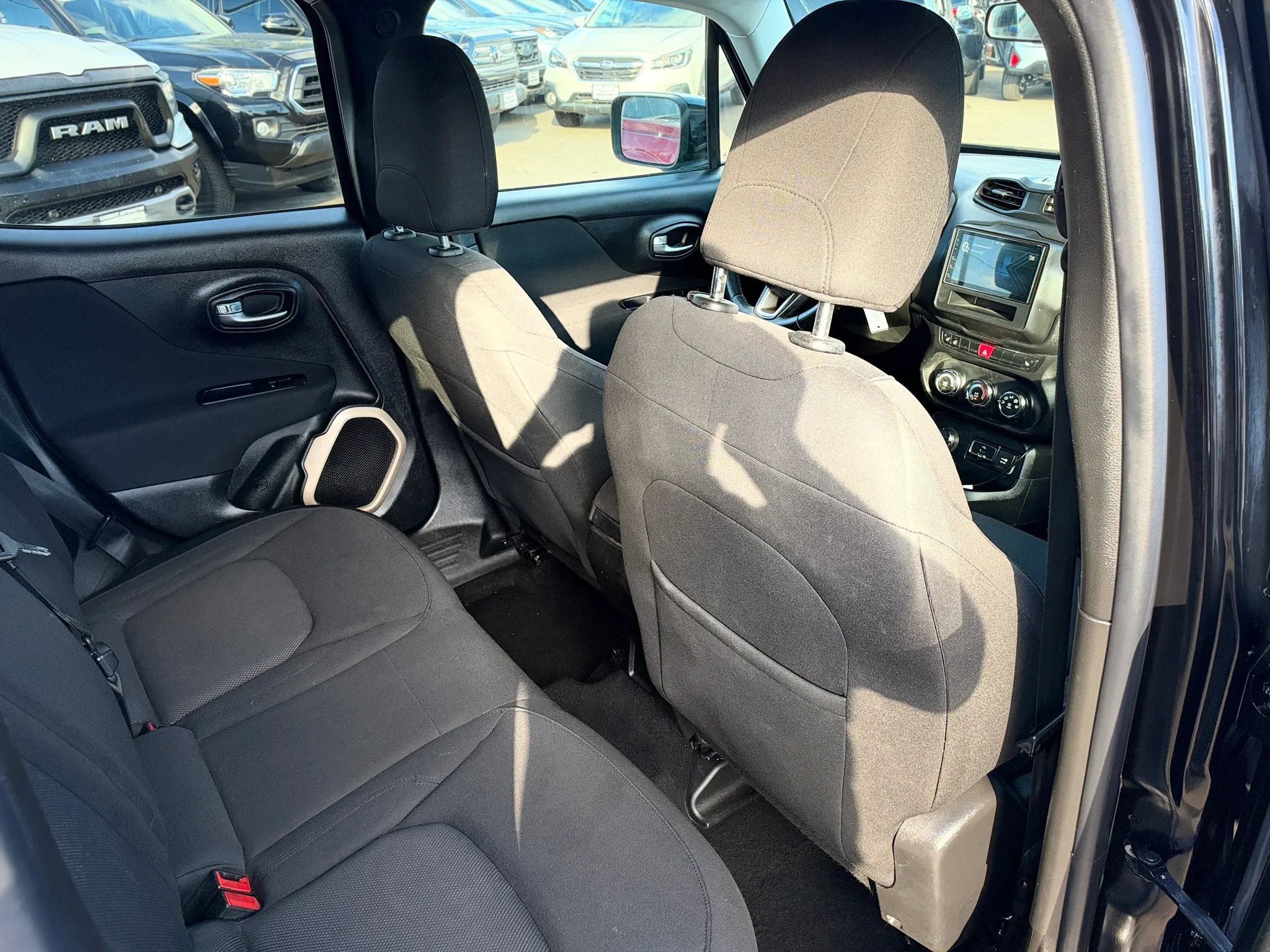Used 2015 Jeep Renegade Latitude w/ Cold Weather Group II AWD/4WD image 17