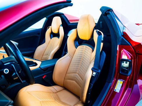 Used 2021 Chevrolet Corvette Stingray Premium Conv w/ Z51 Performance Package RWD image 32