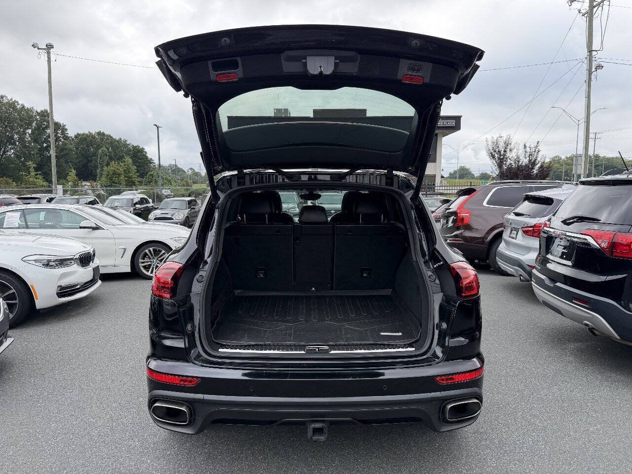 Used 2017 Porsche Cayenne Platinum Edition AWD/4WD image 12