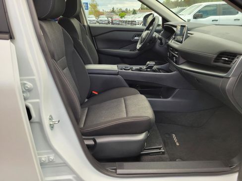Used 2025 Nissan Rogue SV AWD/4WD image 20