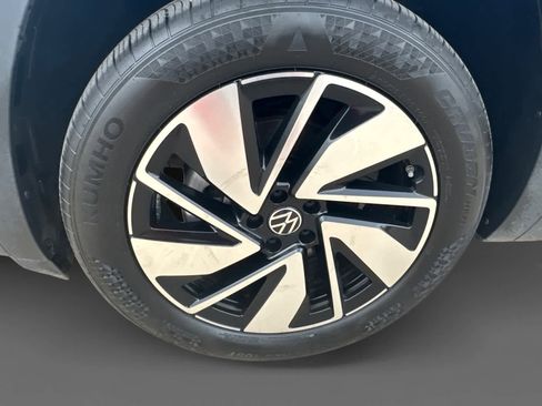 Certified 2025 Volkswagen Atlas SE image 8