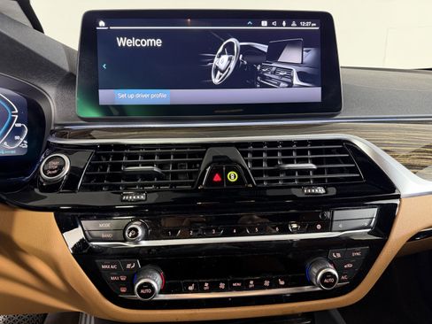 Certified 2023 BMW 530e xDrive w/ Premium Package AWD/4WD image 13