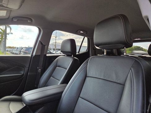 Used 2024 GMC Terrain SLT image 21