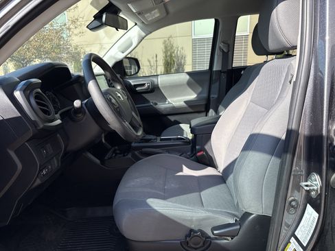 Used 2020 Toyota Tacoma SR w/ SR Convenience Package image 12