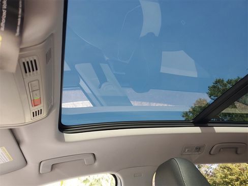 New 2026 Volkswagen Taos SE image 31