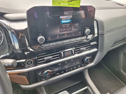 Used 2024 Nissan Pathfinder SV image 13