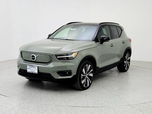 Certified 2022 Volvo XC40 P8 Recharge Plus image 1
