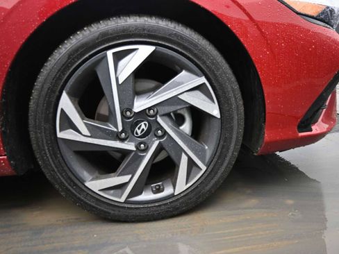 Certified 2025 Hyundai Elantra Limited image 10