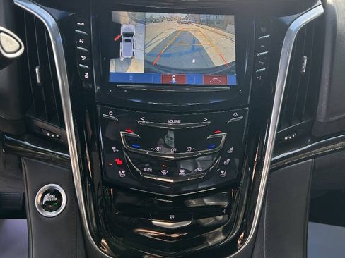 Used 2020 Cadillac Escalade ESV Platinum image 21