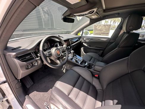 Used 2025 Porsche Macan S AWD/4WD image 4