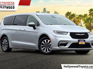 Used 2023 Chrysler Pacifica Touring-L FWD video 1