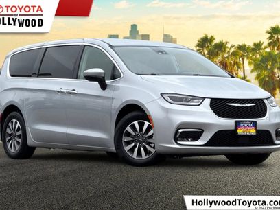 Used 2023 Chrysler Pacifica Touring-L