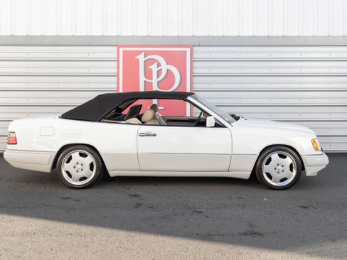 Used 1995 Mercedes-Benz E 320 Convertible image 34