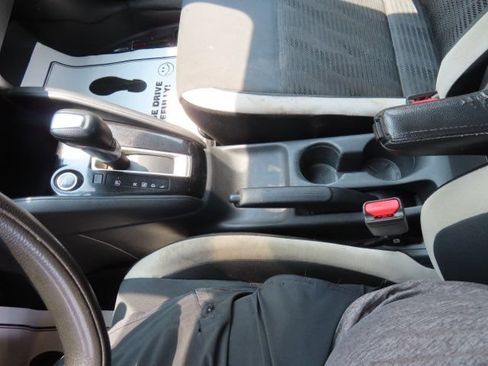 Used 2020 Nissan Versa SV FWD image 27