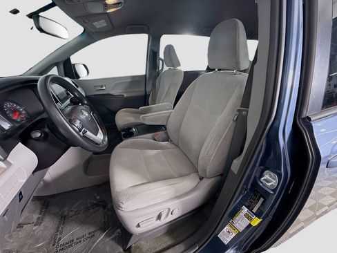 Used 2017 Toyota Sienna LE FWD image 21