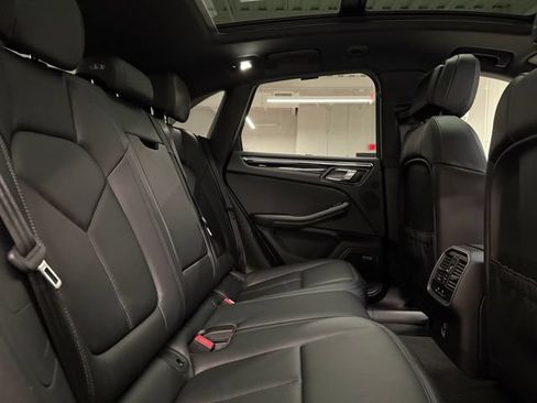 Certified 2026 Porsche Macan AWD/4WD image 31