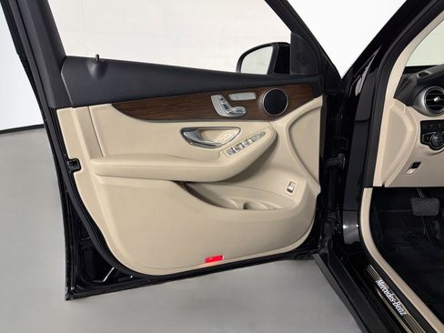 Used 2022 Mercedes-Benz GLC 300 image 21