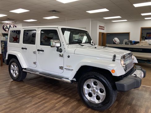 Used 2014 Jeep Wrangler Unlimited Sahara w/ Dual Top Group AWD/4WD image 3
