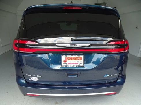 Certified 2023 Chrysler Pacifica Pinnacle FWD image 21