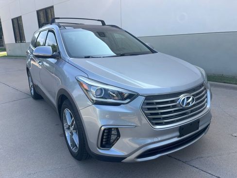 Used 2017 Hyundai Santa Fe FWD image 2