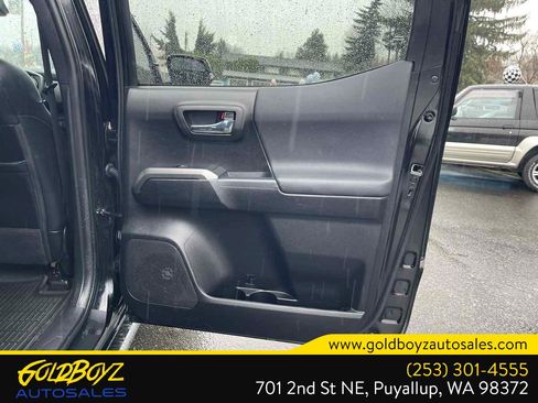 Used 2021 Toyota Tacoma TRD Off-Road w/ TRD Premium Off Road Package image 36
