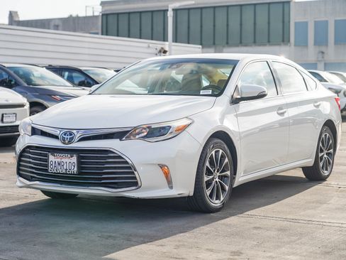 Used 2018 Toyota Avalon XLE image 6