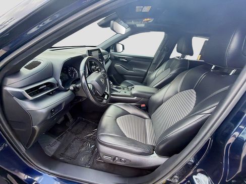 Used 2021 Toyota Highlander XSE FWD image 16