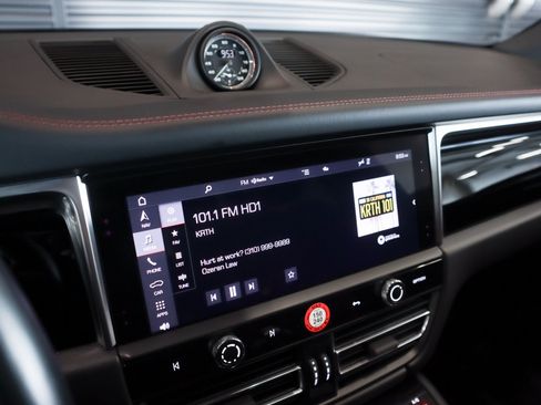 Certified 2024 Porsche Macan S AWD/4WD image 21