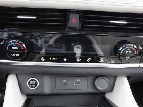 Used 2023 Nissan Rogue SL AWD/4WD image 22