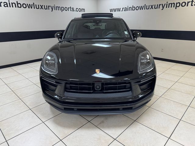 Used 2025 Porsche Macan AWD/4WD image 2