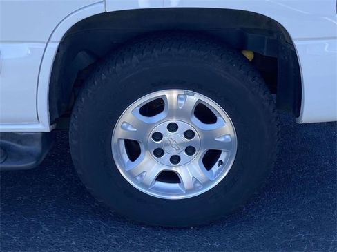 Used 2002 Chevrolet Tahoe LT image 10