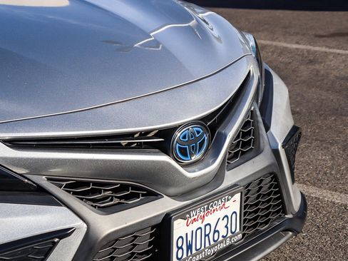 Used 2021 Toyota Camry SE image 6