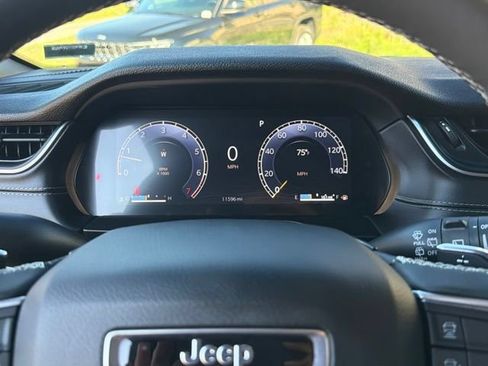 Used 2025 Jeep Grand Cherokee Laredo X w/ Luxury Tech Group I AWD/4WD image 28