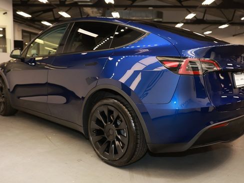 Used 2023 Tesla Model Y Long Range image 5