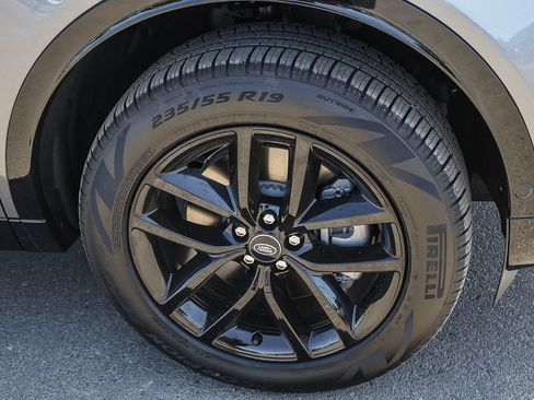 New 2026 Land Rover Discovery Sport Landmark AWD/4WD image 13