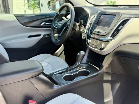 Used 2020 Chevrolet Equinox LS FWD image 6